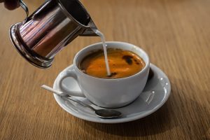 Ekspresy do kawy kupione w outlecie - jak zaoszczędzić na zakupie ulubionego ekspresu?